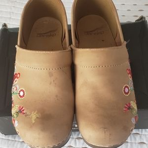 Dansko Size 38 Clogs US size 7.5-8